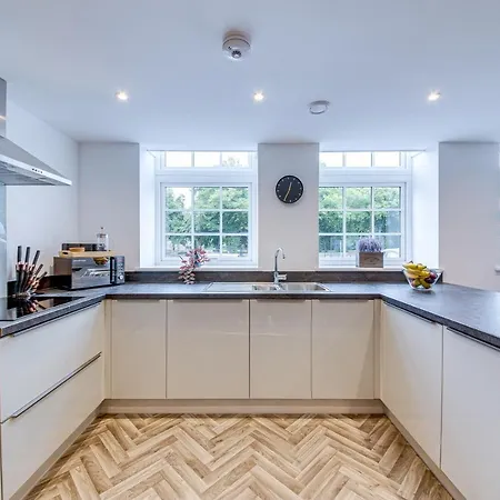 Stylish & Contemporary 2-Bed Townhouse - Parking - Wi-Fi - Netflix Apartment Worksop Exterior photo