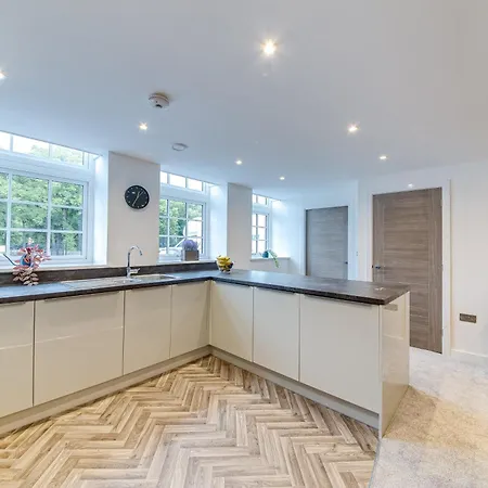 Stylish & Contemporary 2-Bed Townhouse - Parking - Wi-Fi - Netflix Apartment Worksop Room photo