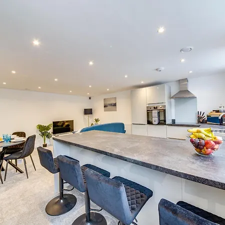 Stylish & Contemporary 2-Bed Townhouse - Parking - Wi-Fi - Netflix Apartment Worksop Exterior photo