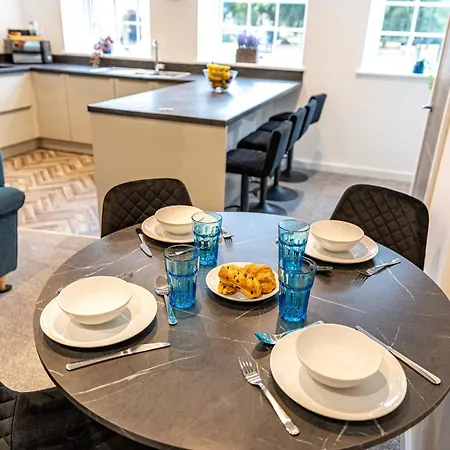 Stylish & Contemporary 2-Bed Townhouse - Parking - Wi-Fi - Netflix Apartment Worksop Exterior photo