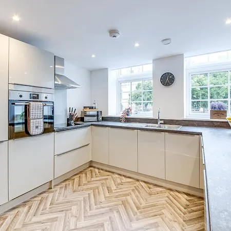 Stylish & Contemporary 2-Bed Townhouse - Parking - Wi-Fi - Netflix Apartment Worksop Exterior photo