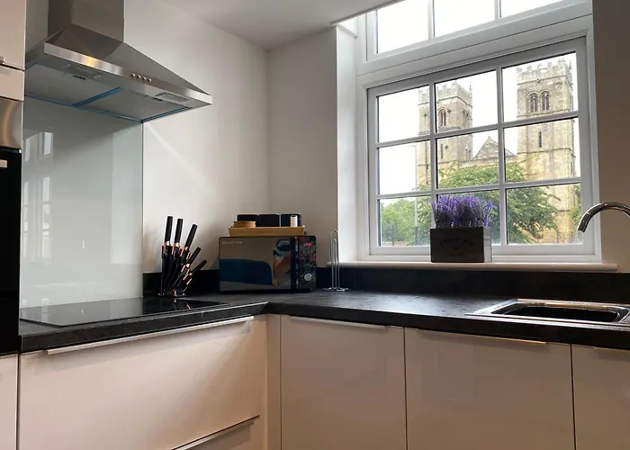 Stylish & Contemporary 2-Bed Townhouse - Parking - Wi-Fi - Netflix