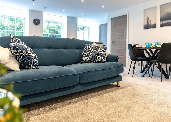 Stylish & Contemporary 2-Bed Townhouse - Parking - Wi-Fi - Netflix