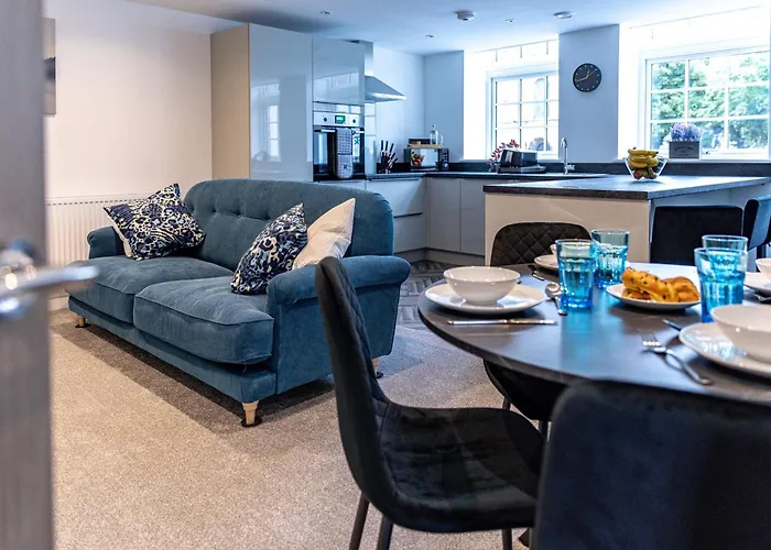 Stylish & Contemporary 2-Bed Townhouse - Parking - Wi-Fi - Netflix