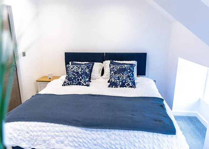 Stylish & Contemporary 2-Bed Townhouse - Parking - Wi-Fi - Netflix