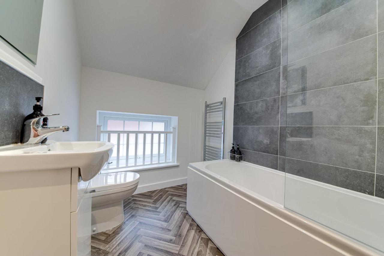 Stylish & Contemporary 2-bed Townhouse - Parking - Wi-fi - Netflix Apartment Worksop