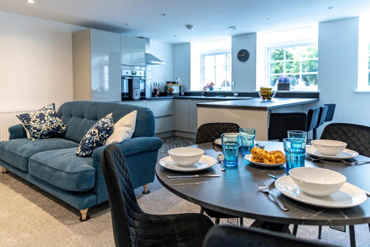 Stylish & Contemporary 2-bed Townhouse - Parking - Wi-fi - Netflix Apartment