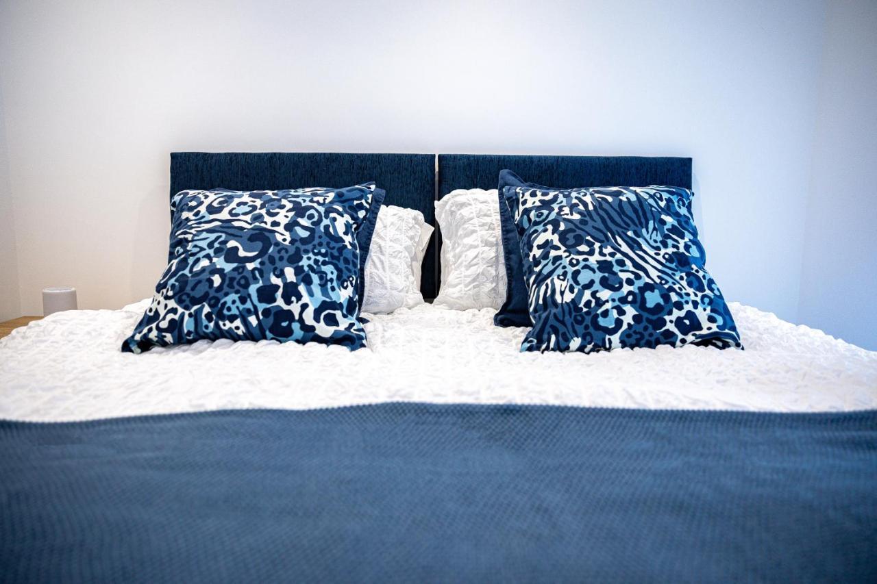 Stylish & Contemporary 2-bed Townhouse - Parking - Wi-fi - Netflix Apartment