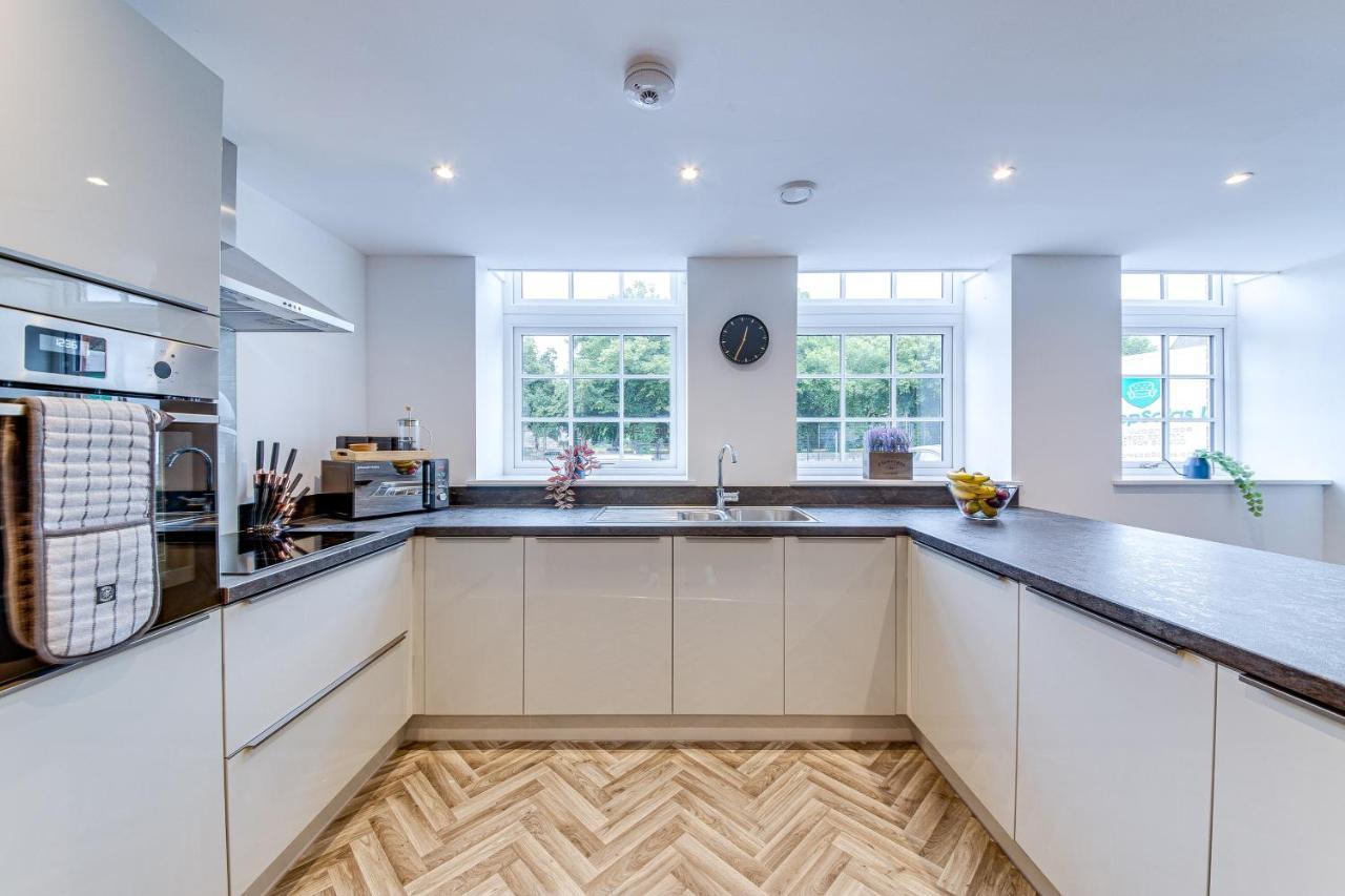 Stylish & Contemporary 2-bed Townhouse - Parking - Wi-fi - Netflix *