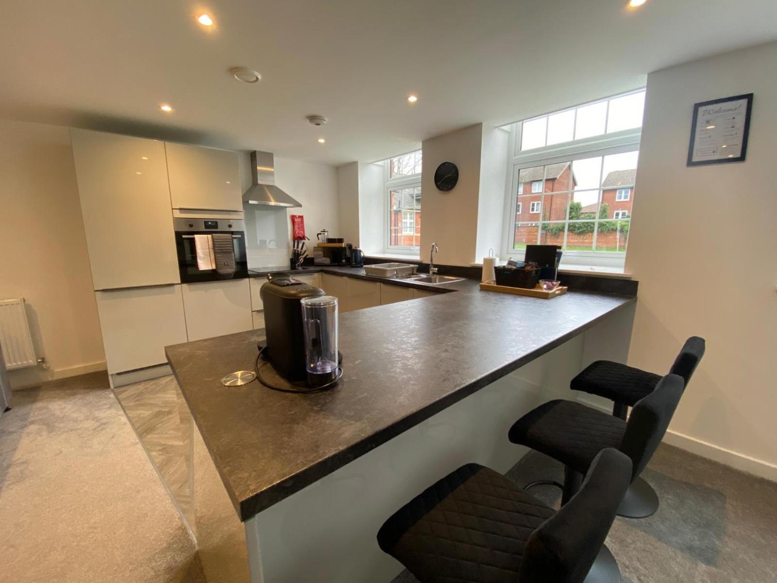 Apartment Stylish & Contemporary 2-bed Townhouse - Parking - Wi-fi - Netflix