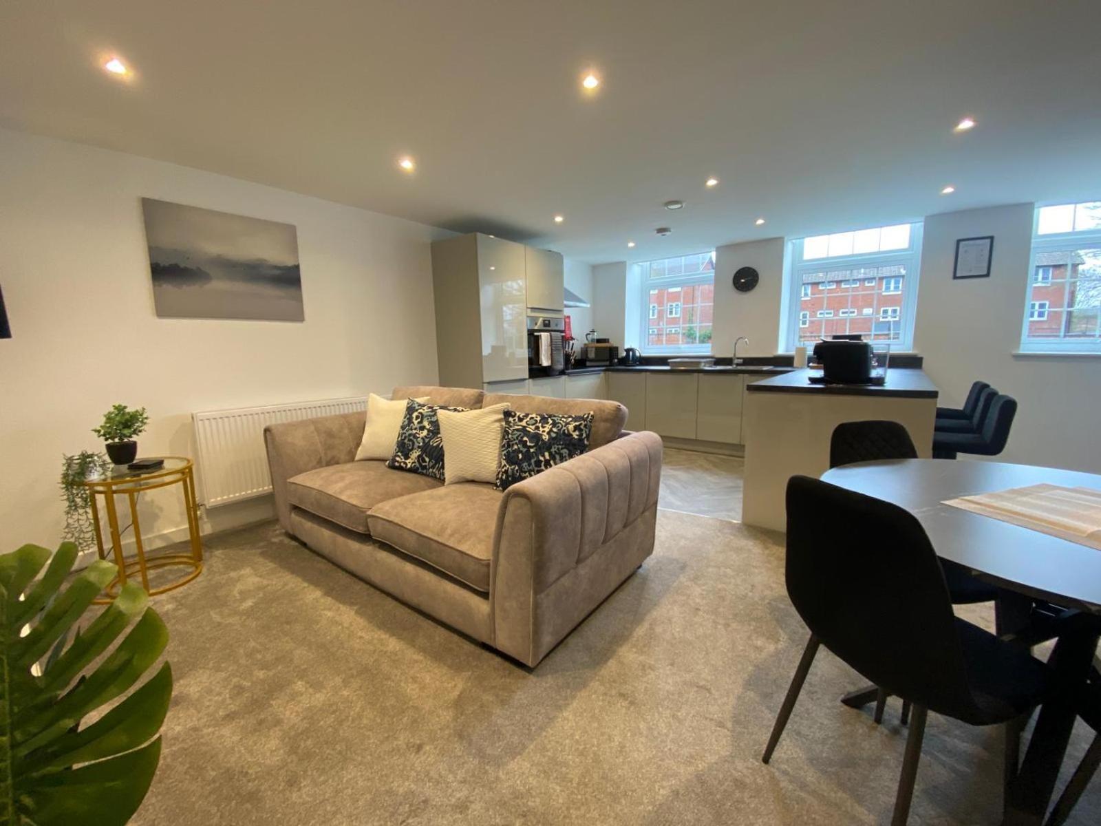 Apartment Stylish & Contemporary 2-bed Townhouse - Parking - Wi-fi - Netflix