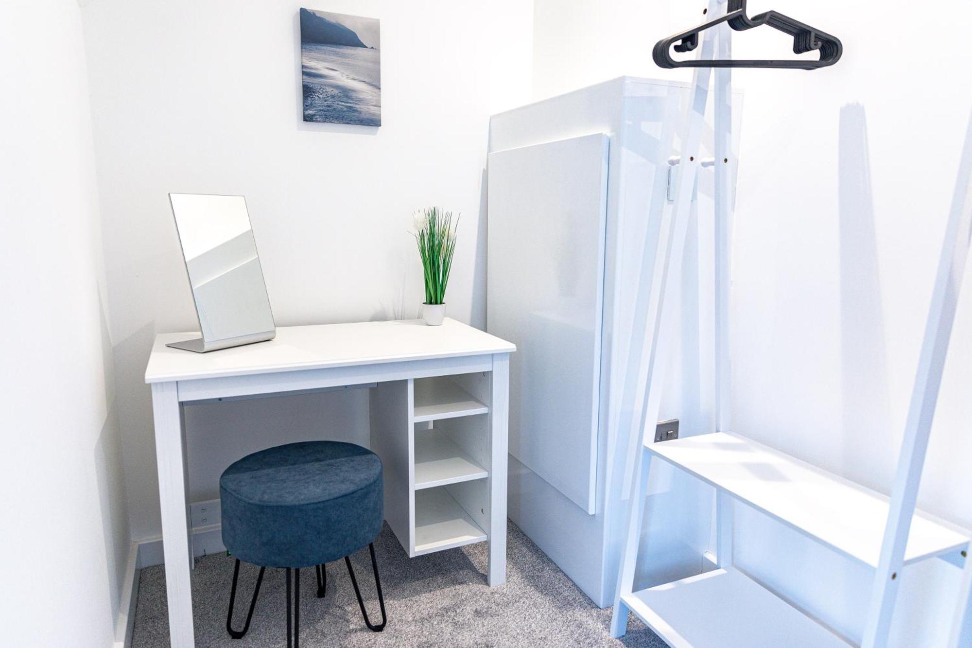 Stylish & Contemporary 2-bed Townhouse - Parking - Wi-fi - Netflix Apartment Worksop