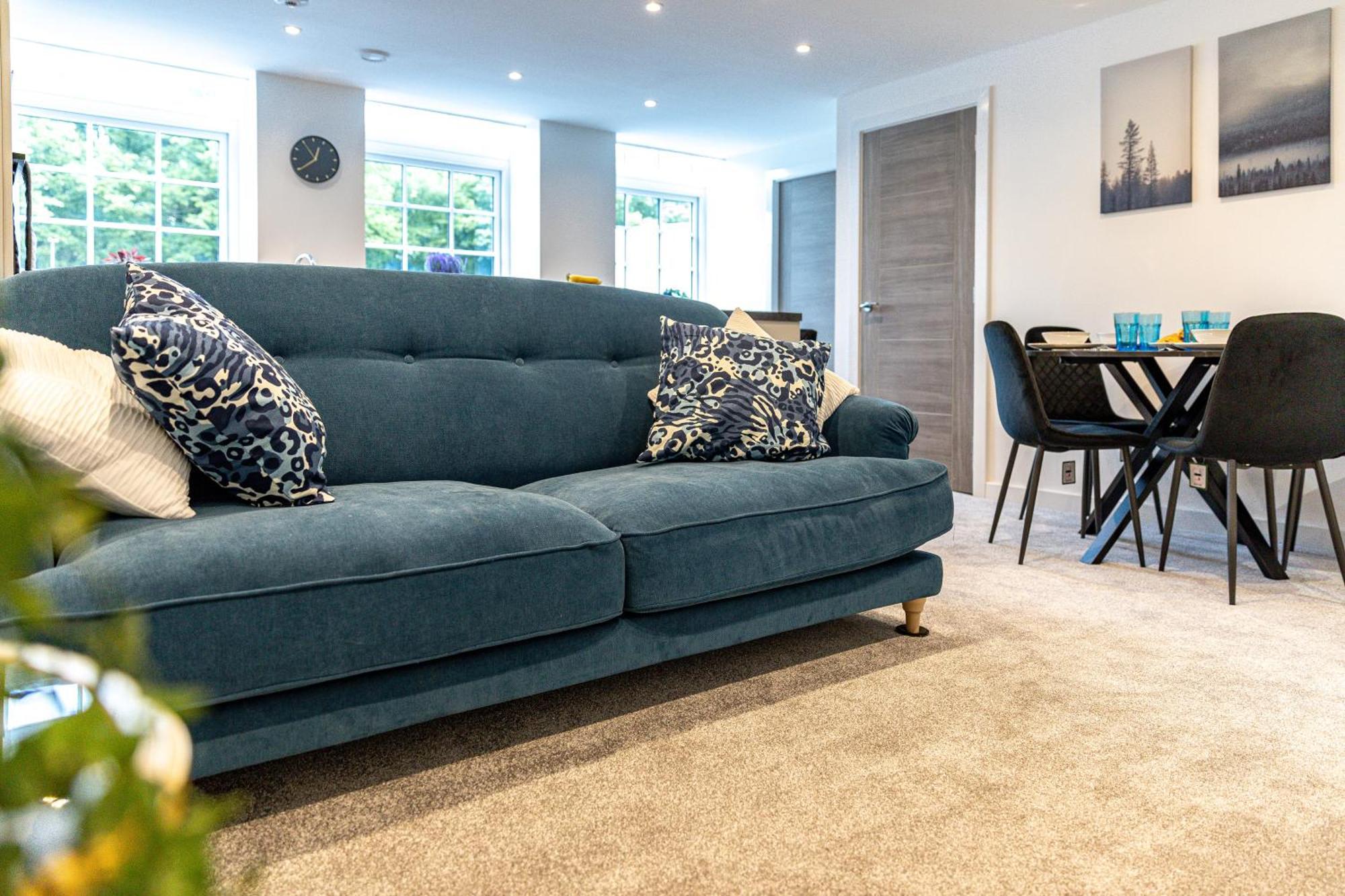 Stylish & Contemporary 2-bed Townhouse - Parking - Wi-fi - Netflix Worksop