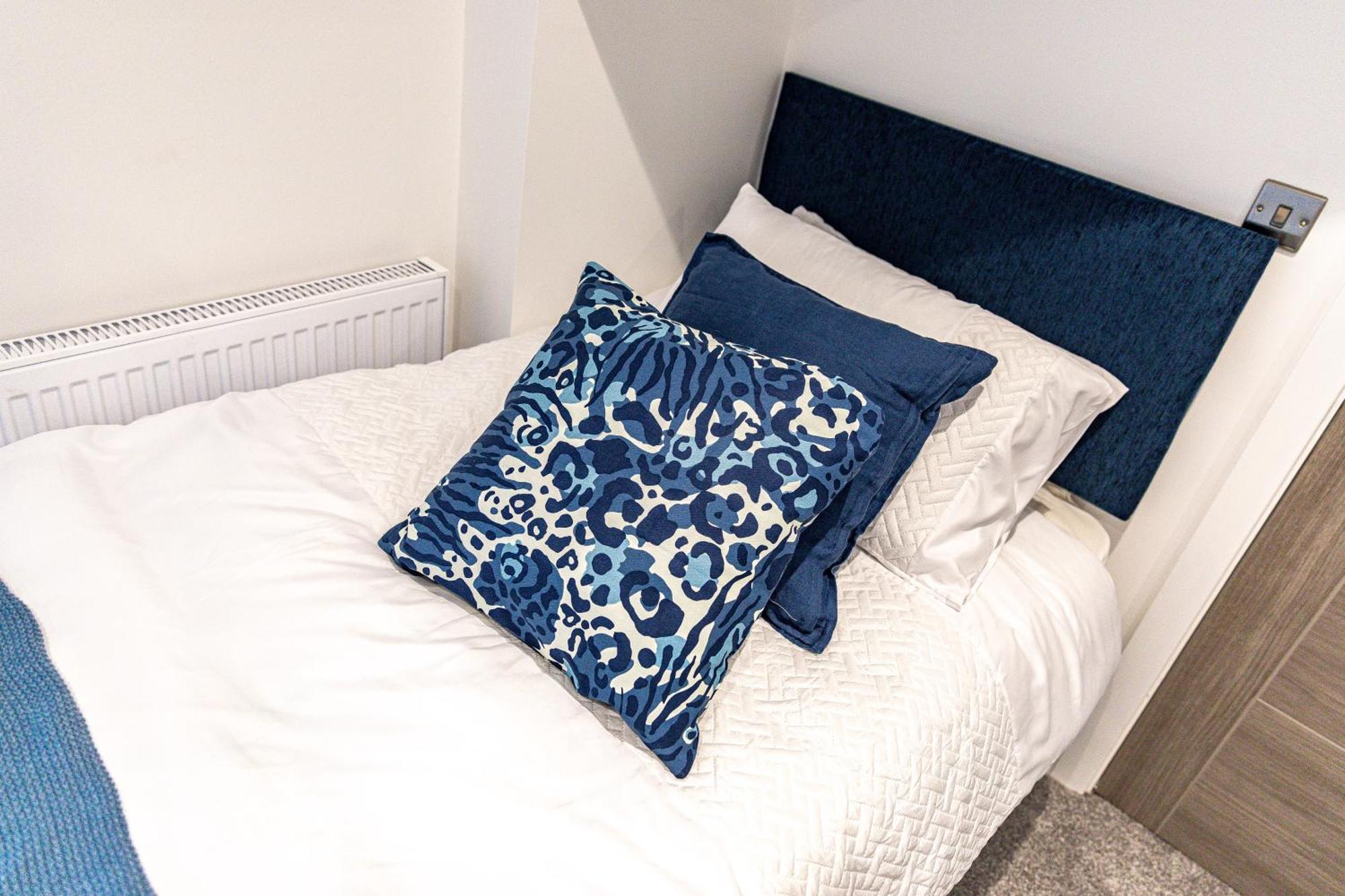 Stylish & Contemporary 2-bed Townhouse - Parking - Wi-fi - Netflix *