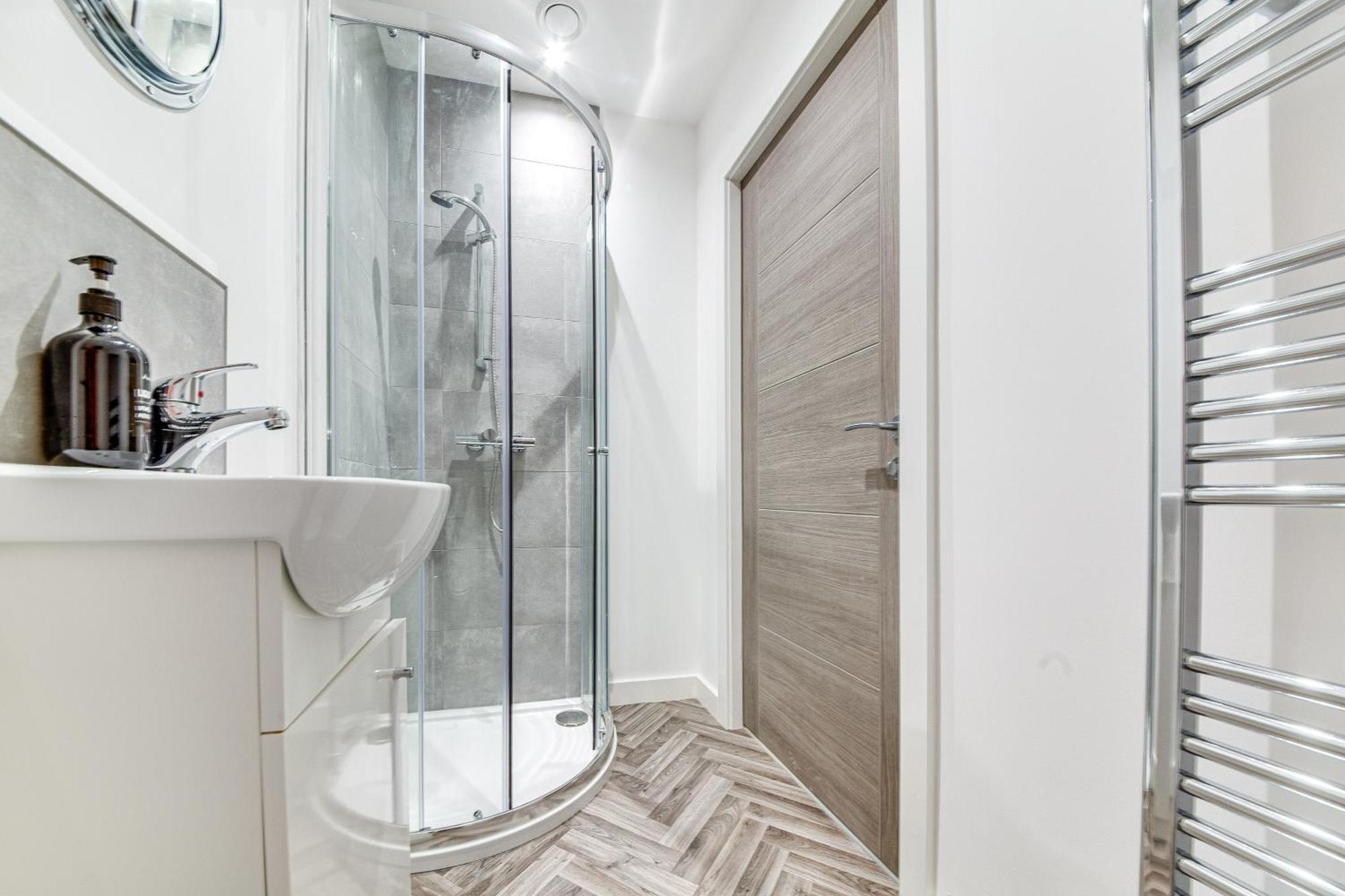 Apartment Stylish & Contemporary 2-bed Townhouse - Parking - Wi-fi - Netflix