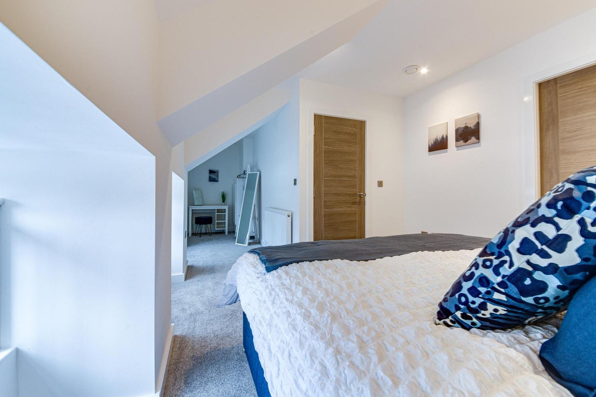 Stylish & Contemporary 2-bed Townhouse - Parking - Wi-fi - Netflix Worksop