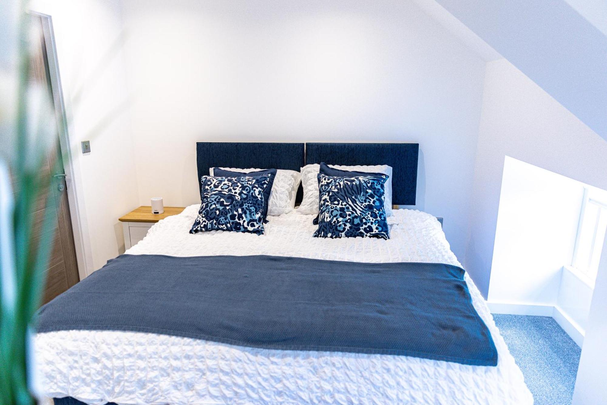 Apartment Stylish & Contemporary 2-bed Townhouse - Parking - Wi-fi - Netflix