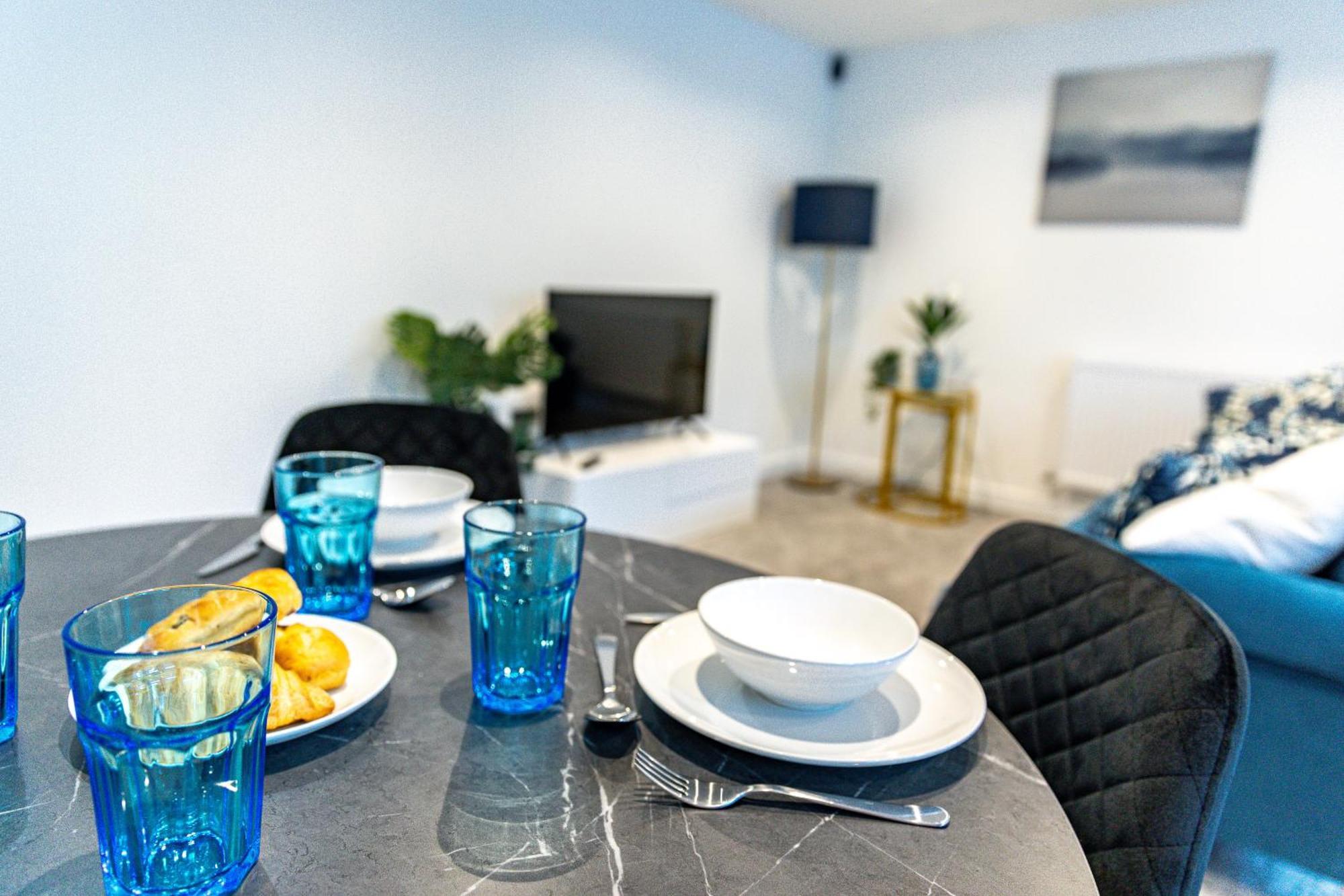 Stylish & Contemporary 2-bed Townhouse - Parking - Wi-fi - Netflix Apartment Worksop