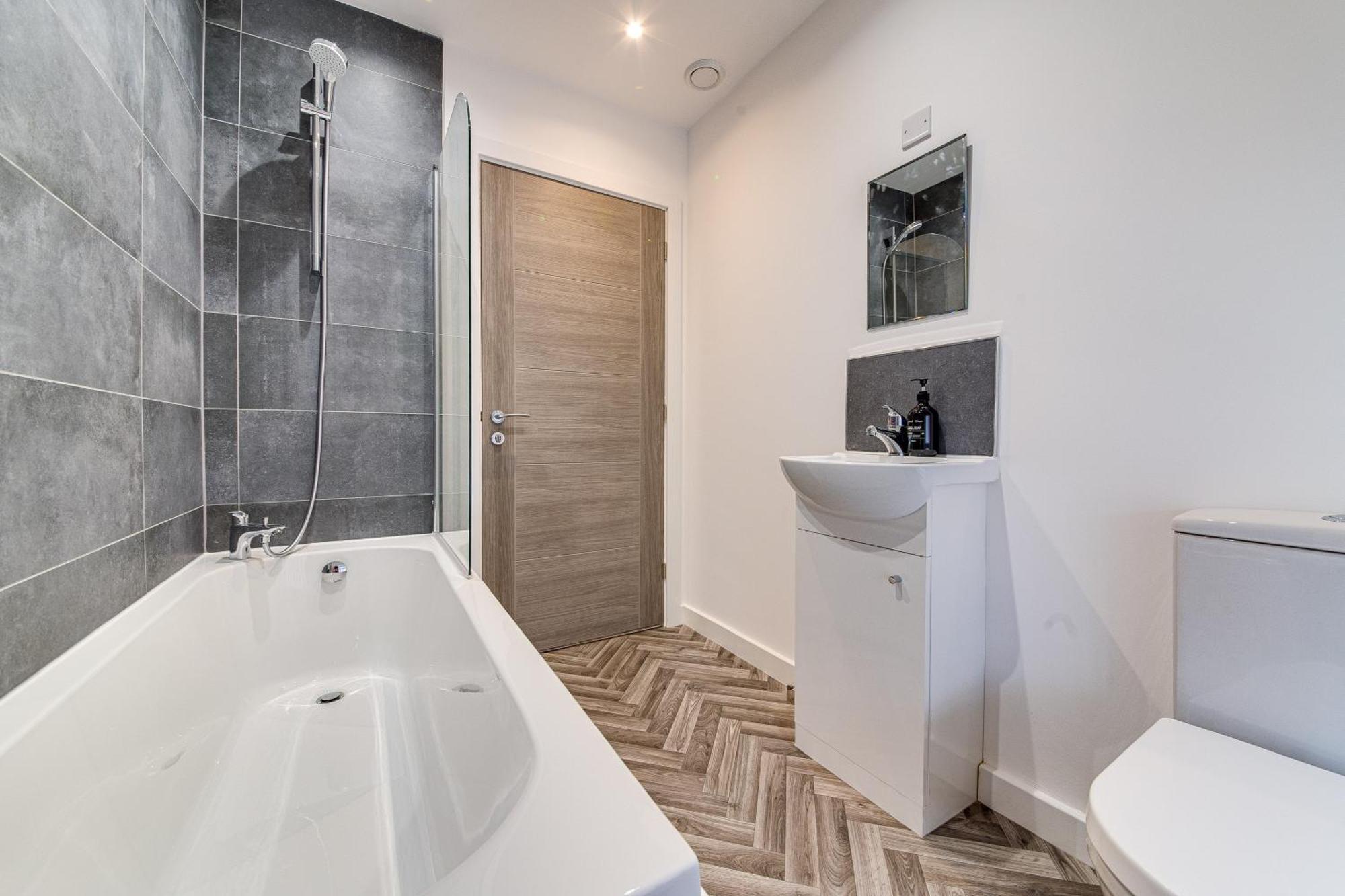 Apartment Stylish & Contemporary 2-bed Townhouse - Parking - Wi-fi - Netflix