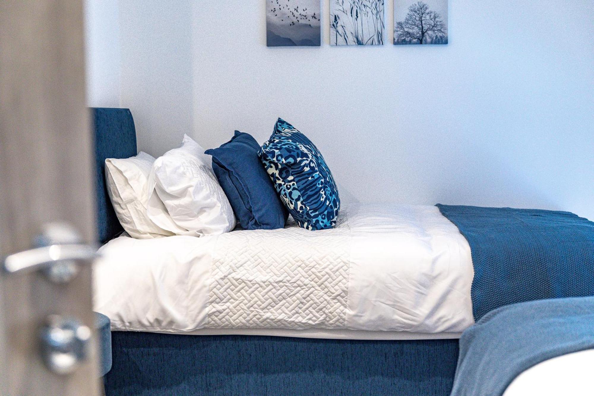 Stylish & Contemporary 2-bed Townhouse - Parking - Wi-fi - Netflix *