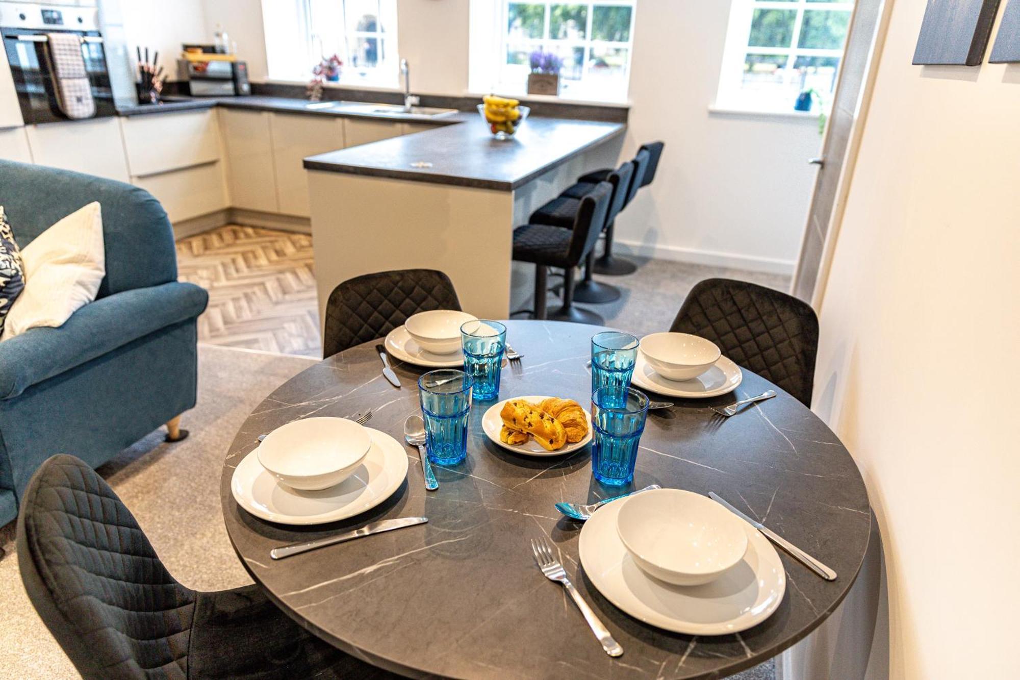 Stylish & Contemporary 2-bed Townhouse - Parking - Wi-fi - Netflix Worksop