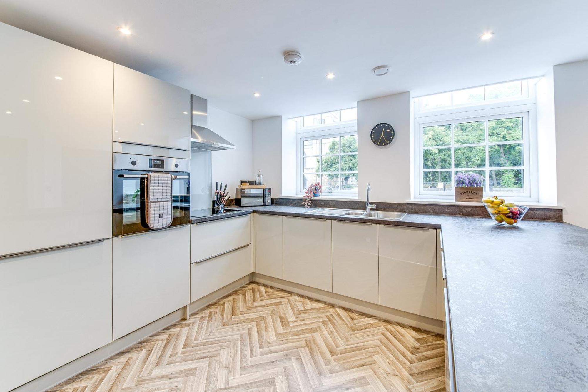 Apartment Stylish & Contemporary 2-bed Townhouse - Parking - Wi-fi - Netflix
