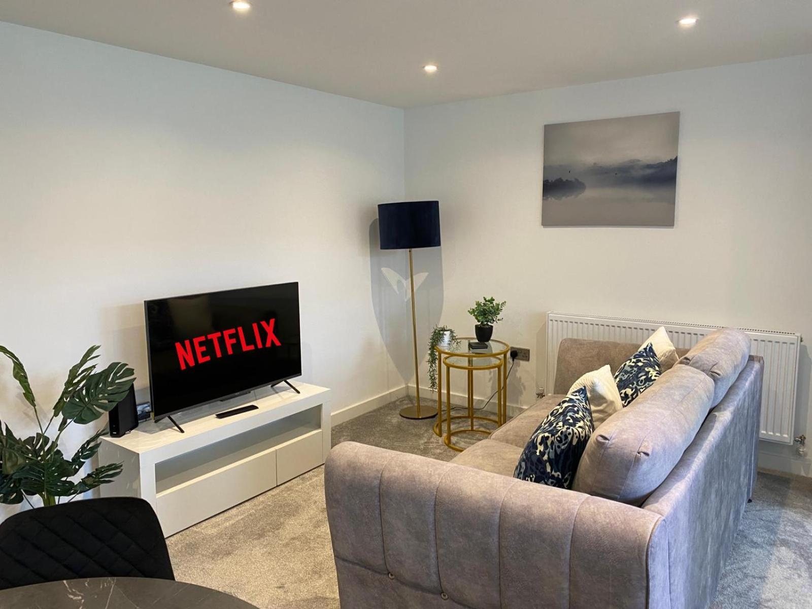 Apartment Stylish & Contemporary 2-bed Townhouse - Parking - Wi-fi - Netflix