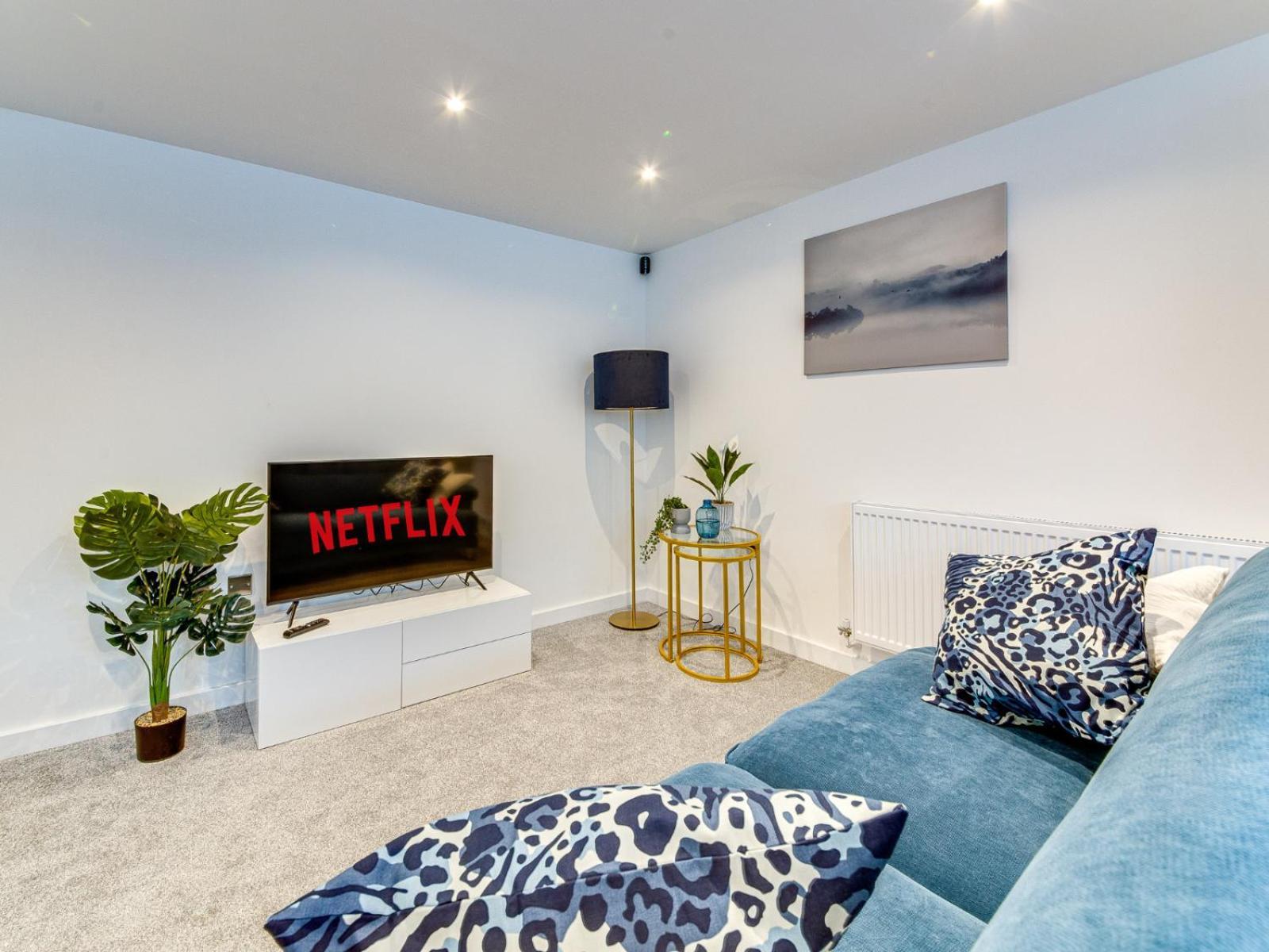 Apartment Stylish & Contemporary 2-bed Townhouse - Parking - Wi-fi - Netflix *