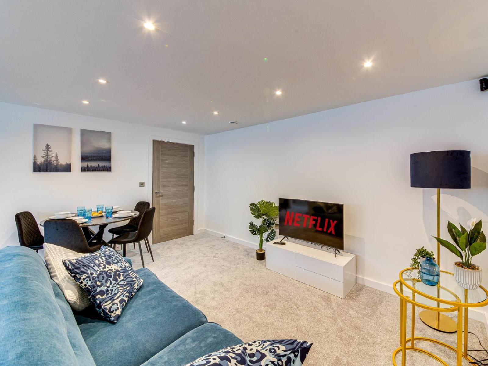 Apartment Stylish & Contemporary 2-bed Townhouse - Parking - Wi-fi - Netflix
